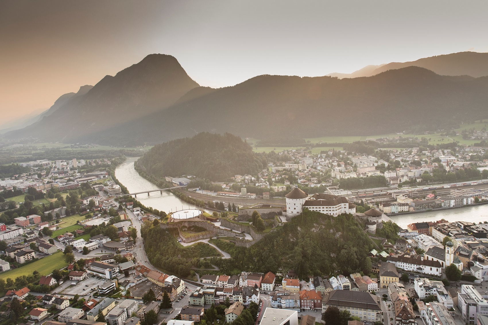 Kufstein_Übersicht | © TVB Kufsteinerland Die Stadt Kufstein von oben mit Blick auf Festung und Inn | © TVB Kufsteinerland