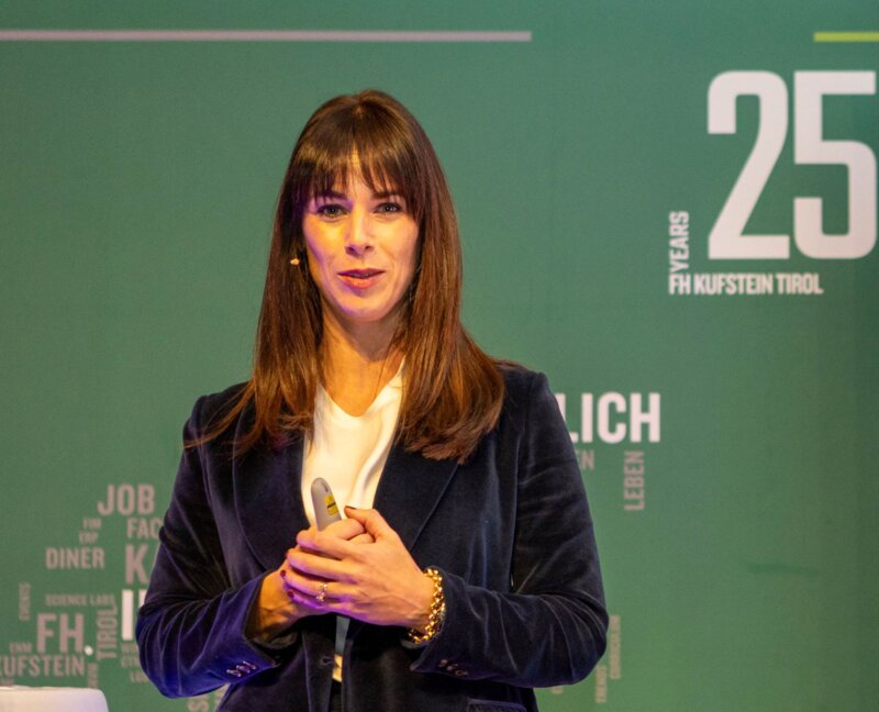 Esther Ausserhofer, Verwaltungsrätin bei Dr. Schär als Speakerin beim 9. Family Business Day an der FH Kufstein Tirol