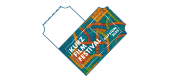 Kinoticket mit einer Mosaikstruktur in orange und petrol