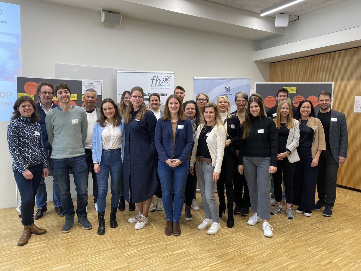 innovationsworkshop_tourismus_von_morgen_gestalten | © FH Kufstein Tirol Teilnehmende des Innovationsworkshops an der FH Kufstein Tirol. | © FH Kufstein Tirol