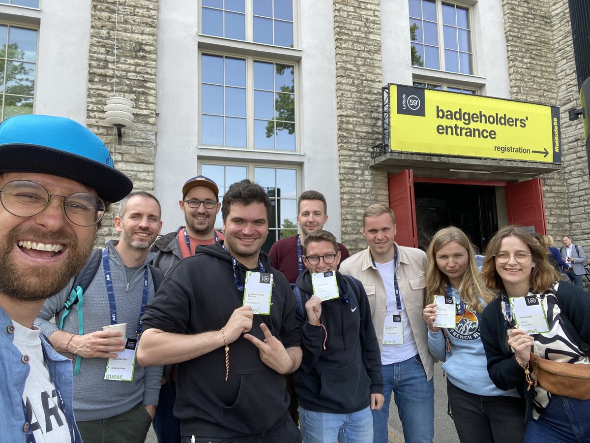 Gruppe von Studierender vor einem Gebäude in Tallinn. | © FH Kufstein Tirol studienreise_tallinn_2023 | © FH Kufstein Tirol