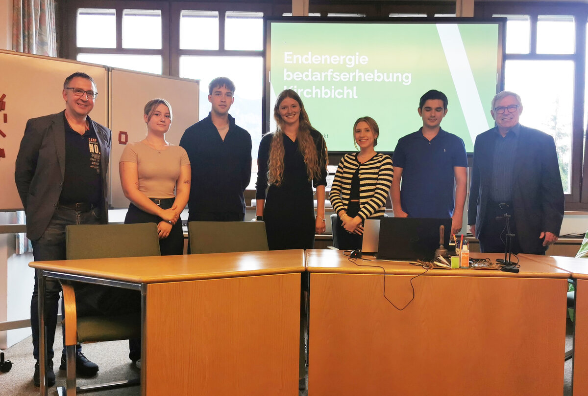 Energiebedarferhebung_Kirchbichl Gruppenfoto der Projektgruppe, Betreuer Robert Fröhler und Mag. Franz Hörmann (Gem. Kirchbichl)