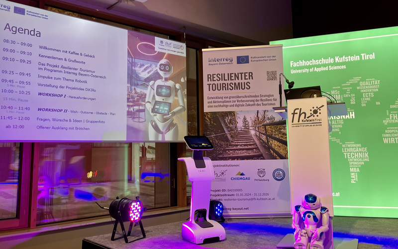 Service-Roboter am Messestand | © FH Kufstein Tirol