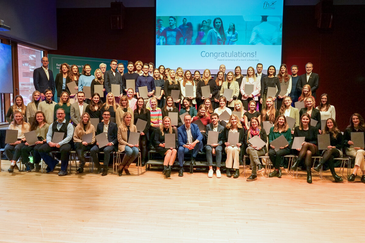 Gruppenbild der Leistungsträger-Empfänger:innen 2024 | © FH Kufstein Tirol