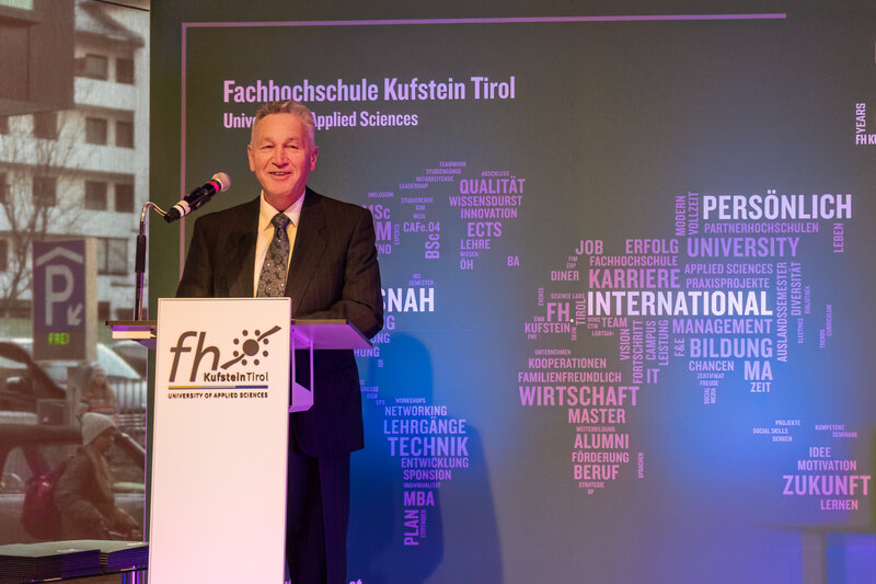Rede von Asc. Prof. (FH) Ing. Mag. Kurt Hoffmann anlässlich der MBA-Sponsion im Festsaal der FH Kufstein Tirol.  | © FH Kufstein Tirol