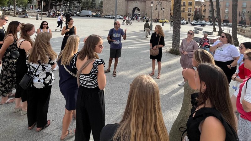 Studierende des Studiengangs Digital Marketing beim Sightseeing in Valencia.  | © FH Kufstein Tirol