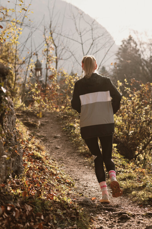 Läuferin auf Wanderweg | © FH Kufstein Tirol