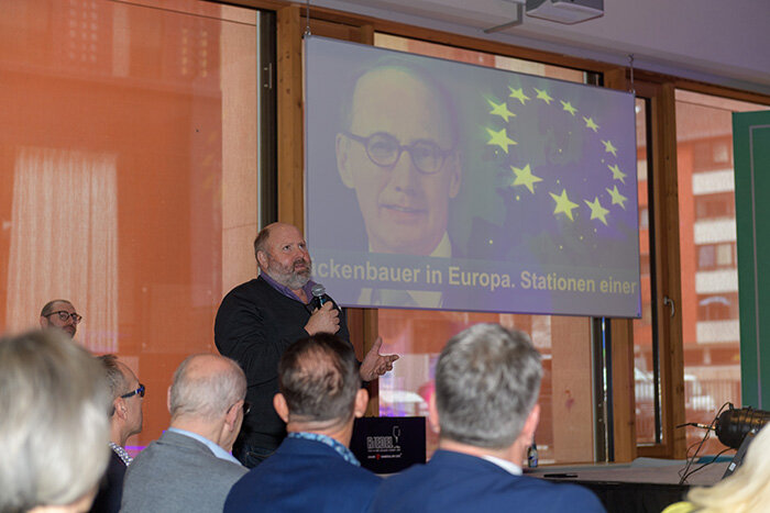 Person aus dem Publikum mit Mikrofon | © FH Kufstein Tirol