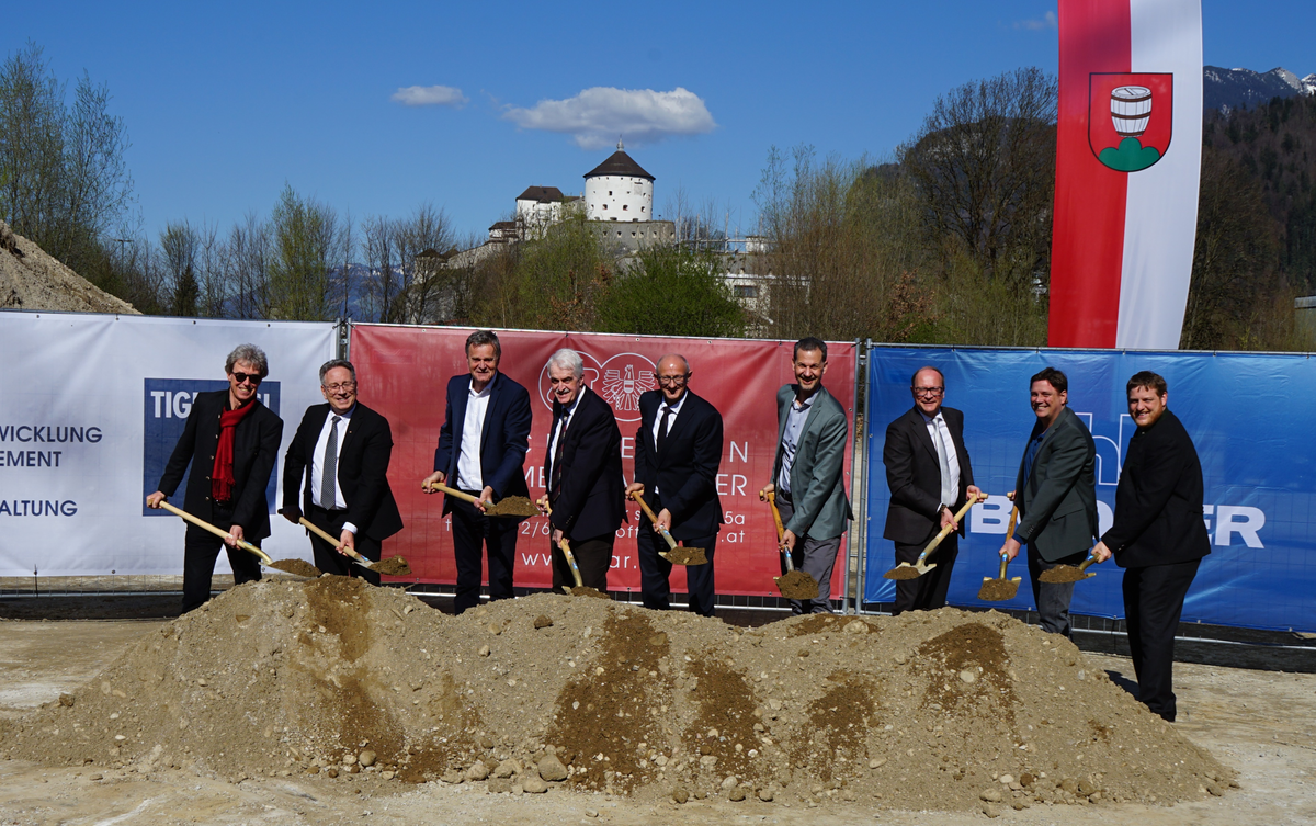 Spatenstich für das neue Studierendenwohnheim auf dem Areal der ehemaligen Kaserne Kufstein.  | © FH Kufstein Tirol 