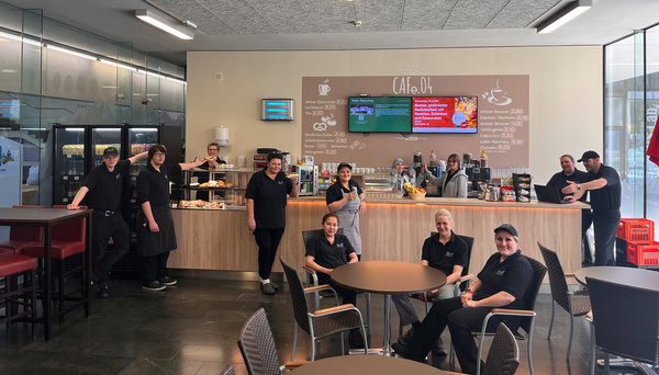 Team der Cafeteria verstreut | © FH Kufstein Tirol