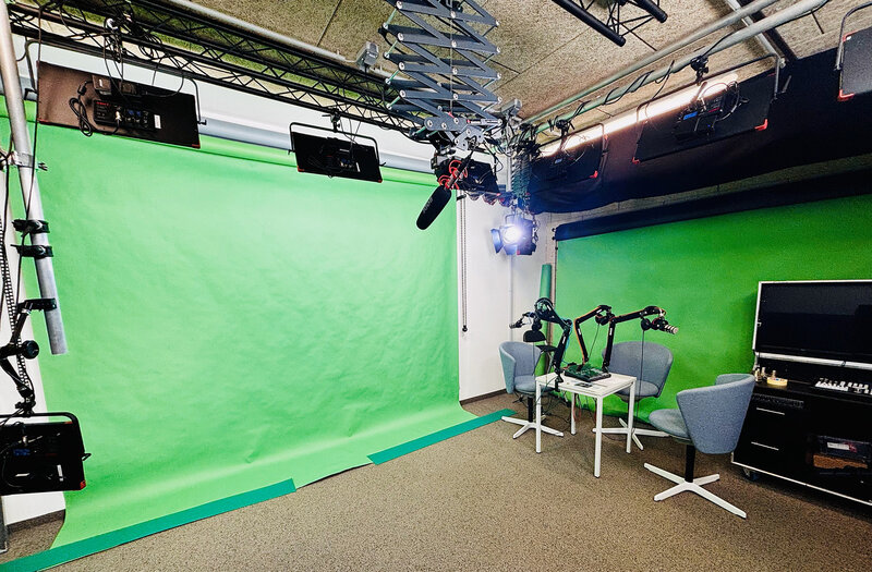 Aus größerer Entfernung Podcast Station | © FH Kufstein Tirol