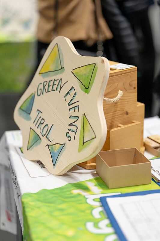 Holzschild Green Event | © Dino Bossnini