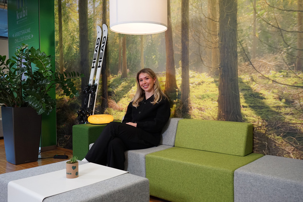 Magdalena auf dem Sofa | © FH Kufstein Tirol 