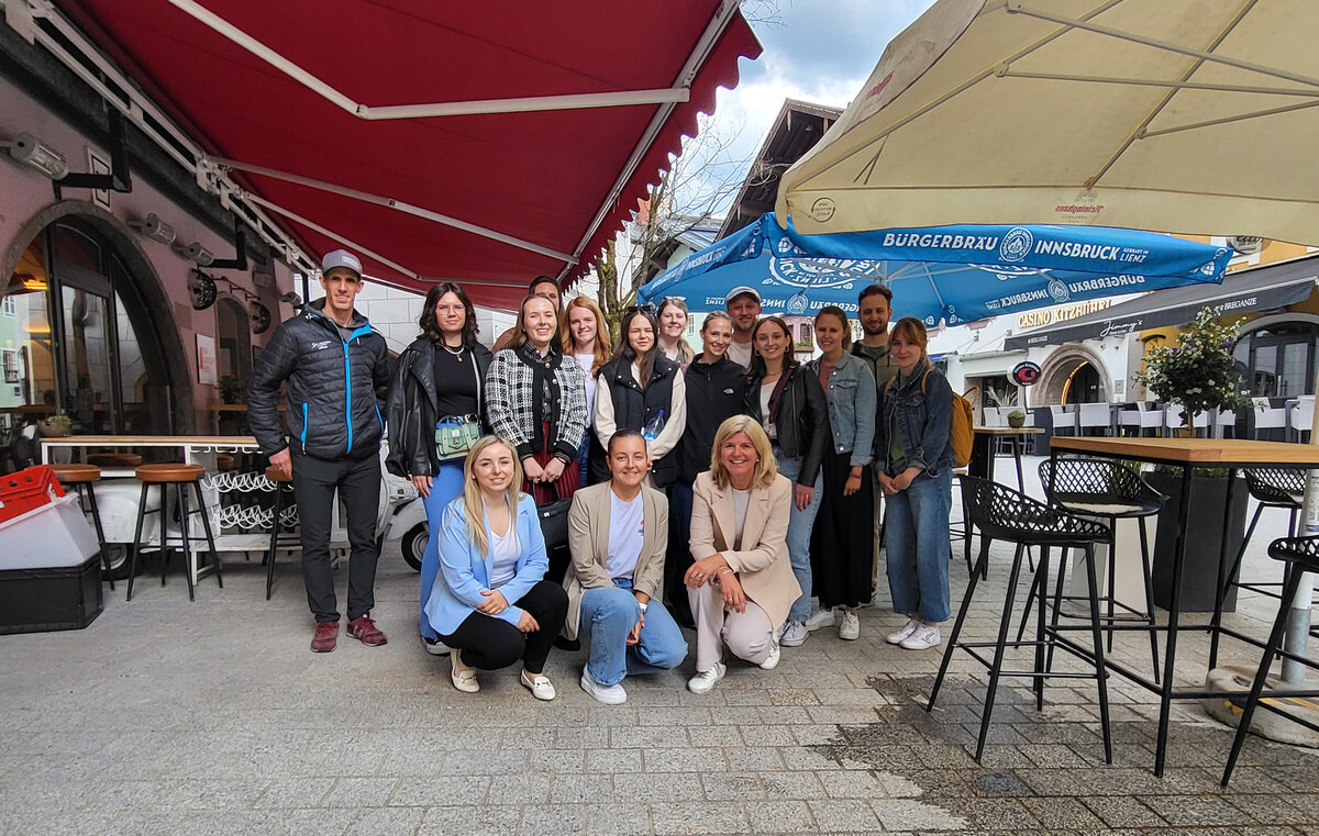 DIM Exkursion Seokratie | © FH Kufstein Tirol Personen stehen als Gruppe zusammen | © FH Kufstein Tirol