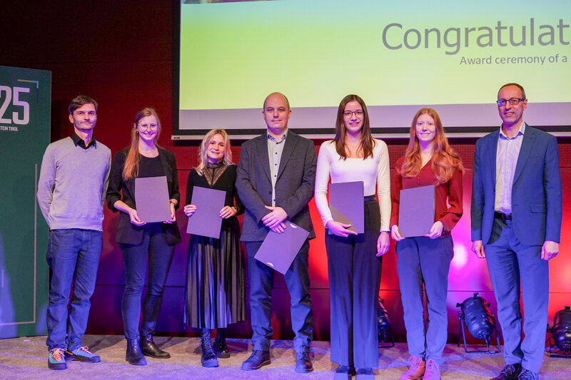 Gruppenbild DSIA/WEB/WCIS -Studierende anlässlich der Verleihung der Leistungsstipendien an der FH Kufstein Tirol.
