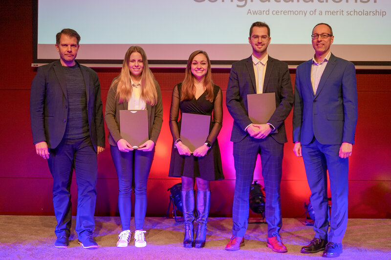 Gruppenbild CTM/UF -Studierende anlässlich der Verleihung der Leistungsstipendien an der FH Kufstein Tirol.