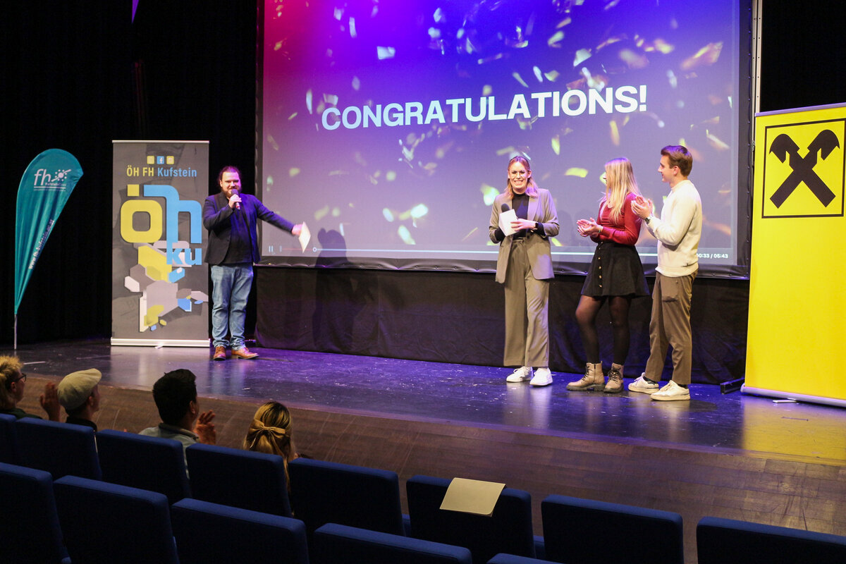 Verleihung des ÖH-Publikumspreises (Sandra Winkler, Angelina Baumann, Thomas Schöpp)