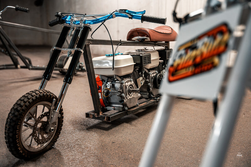 Motorrad Vorderrat Nahaufnahme in einer Garage