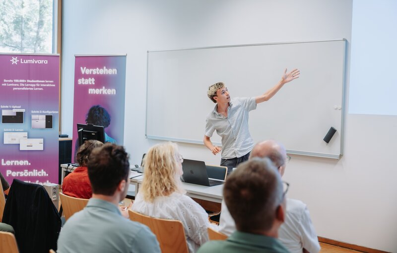Vortragender und Publikum beim 1. Kongress an der FH Kufstein Tirol