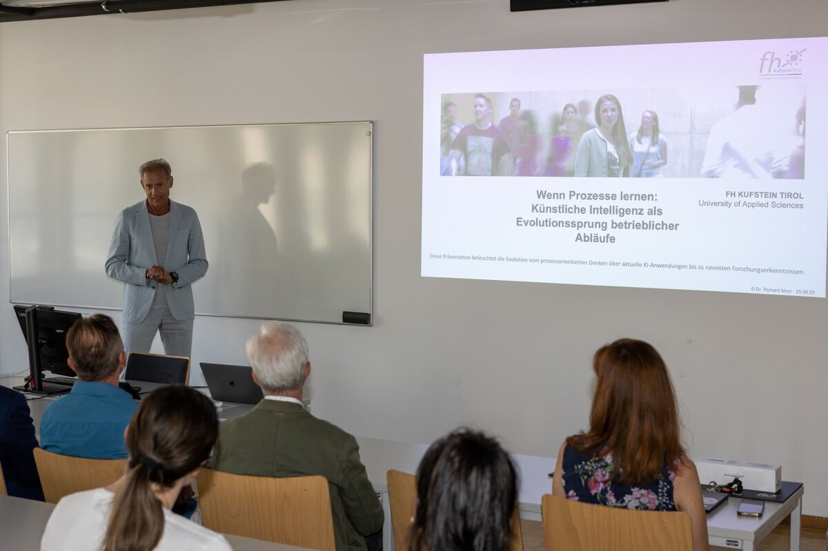 Hon.-Prof. (FH) Dr. Richard Mayr bei seiner Antrittsvorlesung an der FH Kufstein Tirol. 