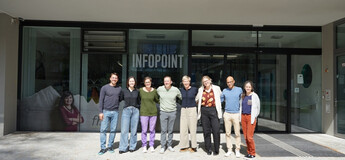 Gruppenfoto der PASS-Projektpartner vor der FH Kufstein Tirol.