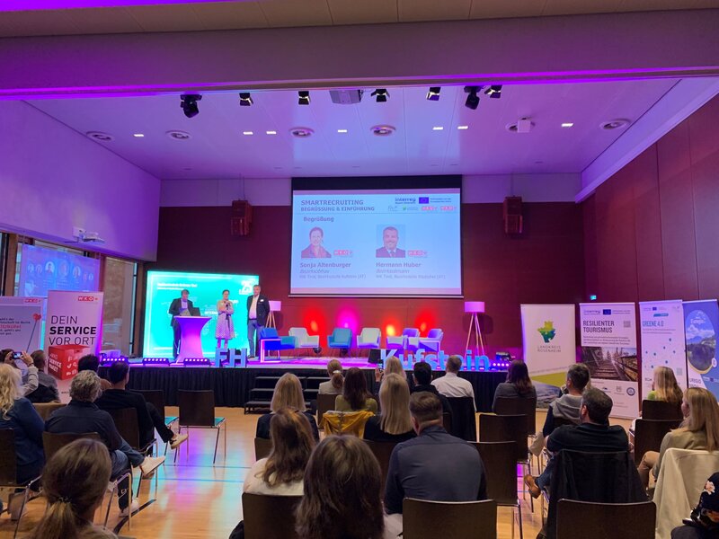 Begrüßung durch Sonja Altenburger, Obfrau der WK Bezirksstelle Kufstein (AT) und Hermann Huber, Obmann der WK Bezirksstelle Kitzbühel (AT)