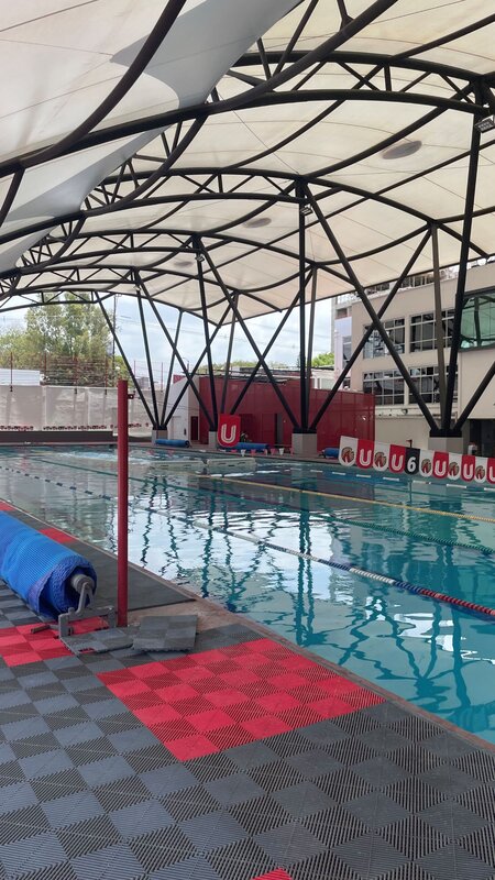 Schwimmbecken im Außenbereich