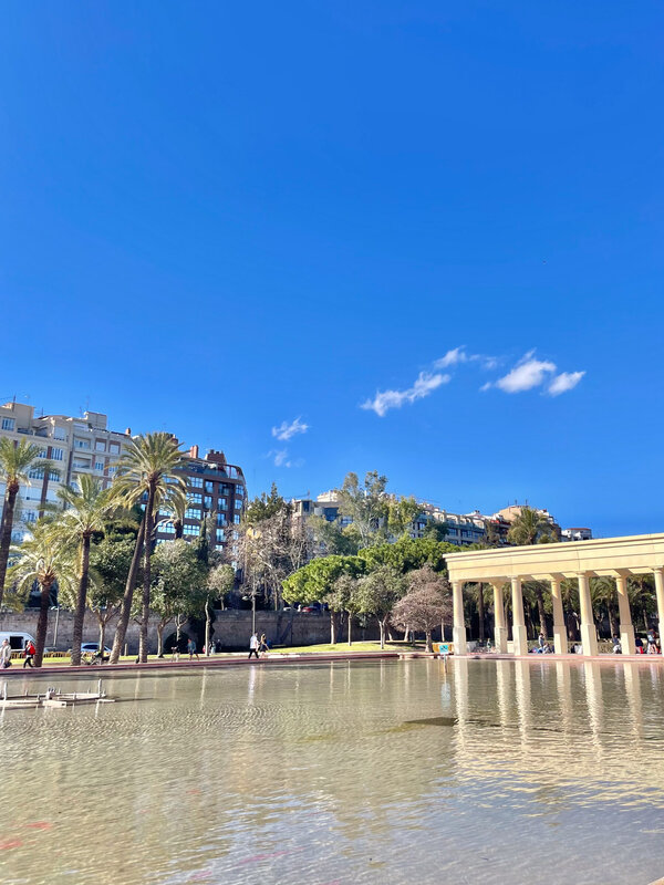 See mit Grünfläche