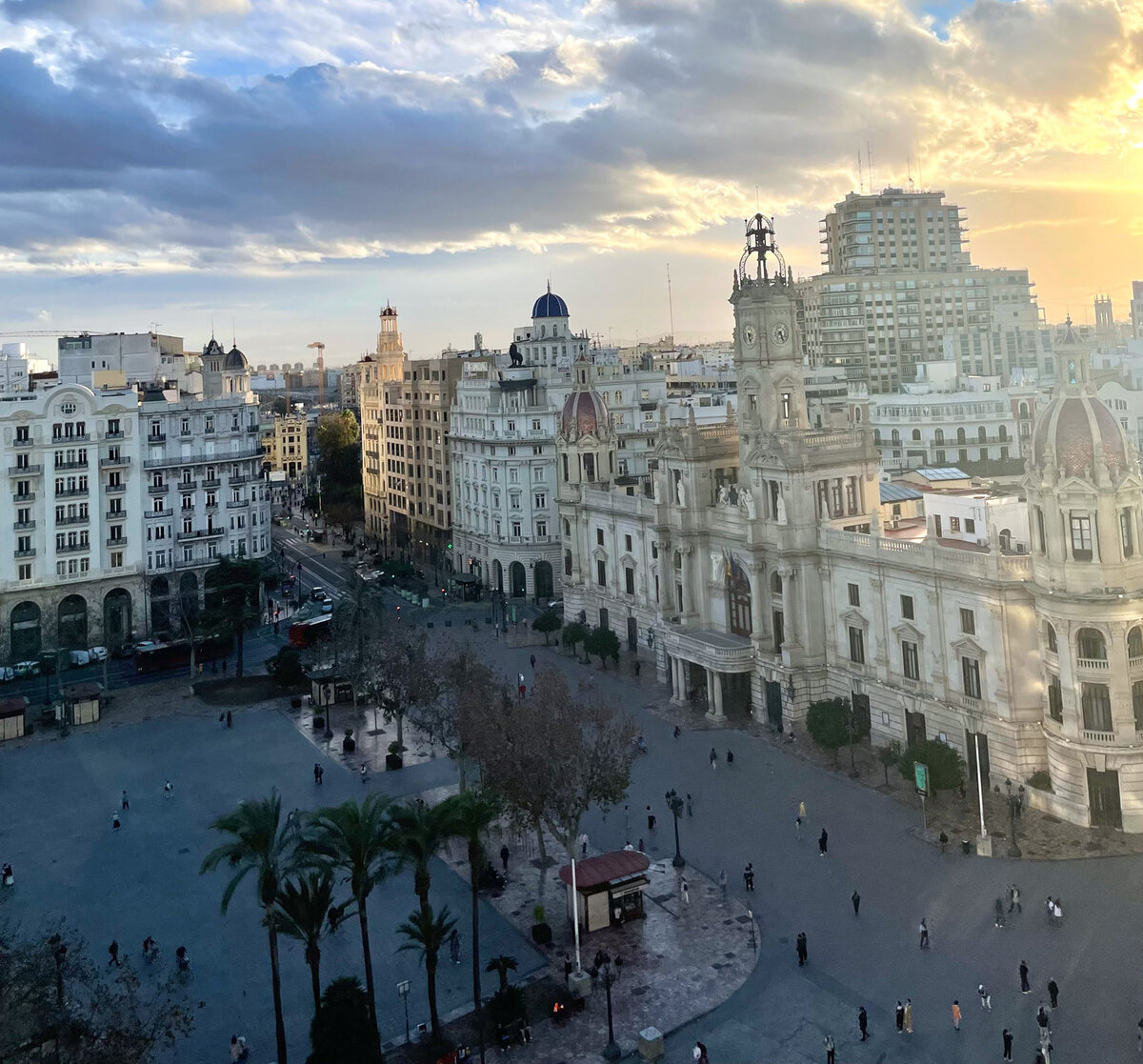 Blick auf den Rathausplatz von Valencia