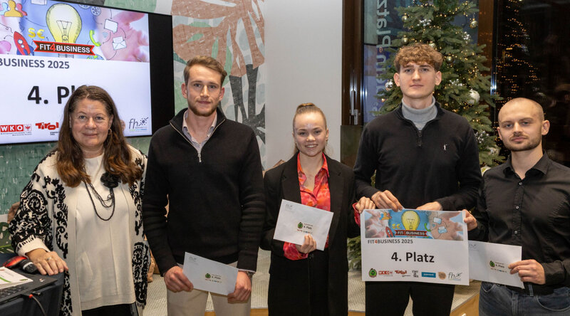 Teilnehmende des fit4business Ideenwettbewerbs, 4. Platz (ex aequo), mit Prof. Dipl.-Kfm. Karin Steiner.