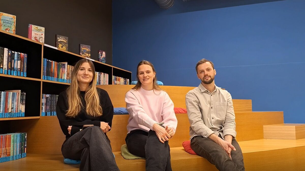 Alexandra Bauer, Fabia Trinkl, Sebastian Gogl (v.l.n.r.)  in den Räumlichkeiten der kubi.