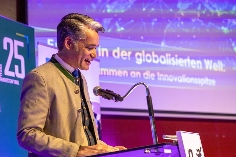 Prof. Dr. Philippe Gréciano bei seinem Vortrag im Rahmen des Management Forum Kufstein.