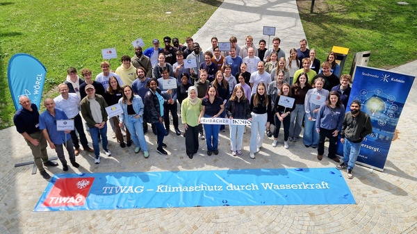Die Teilnehmer:innen von Energy Next im Stadtpark vor der FH Kufstein Tirol | © FH Kufstein Tirol
