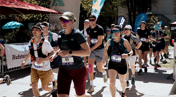 Läufer:innen beim Start des KufTrails UAM 2026. | © NIJO Photography