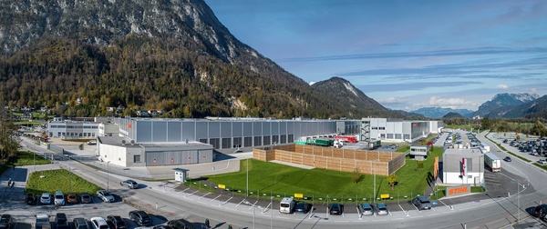 Gebäudeaufnahme von oben der Produktion von Stihl in Langkampfen | © STIHL Tirol