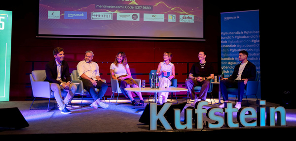 (v. l. n. r.) Maximilian Markschläger, Sebastian Ochs, Laura Jurcevic, Viktoria Mall, Oliver Pero Bubalo und Friedrich Engeljähringer bei der Podiumsdiskussion. | © Yannick Chaumont