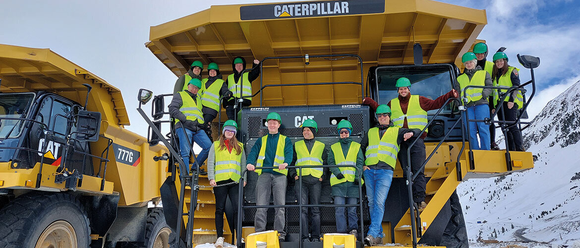 Exkursion_ENM_Kuehtai | © FH Kufstein Tirol Studierende mit Warnweste und Bauhelmen auf der Baustelle in Kuehtai | © FH Kufstein Tirol