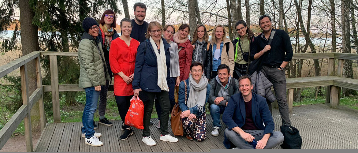 Erfahrungsaustausch-Kufstein-Helsinki-International-Staff-Week | © FH Kufstein Tirol Teilnehmende der International Staff Week posieren für ein Gruppenfoto. | © FH Kufstein Tirol