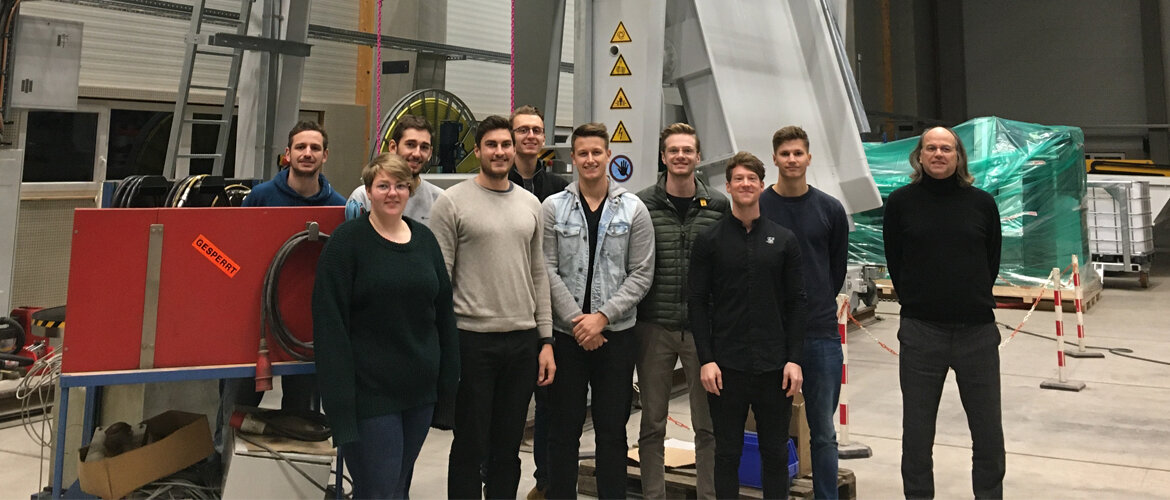 Technologie-Exkursion-Wasserkraft-Muhr-Brannenburg | © FH Kufstein Tirol Studierende auf Exkursion zur Technologie der elektrischen Energieerzeugung aus Wasserkraft beim Anlagenbauer Muhr in Brannenburg. | © FH Kufstein Tirol