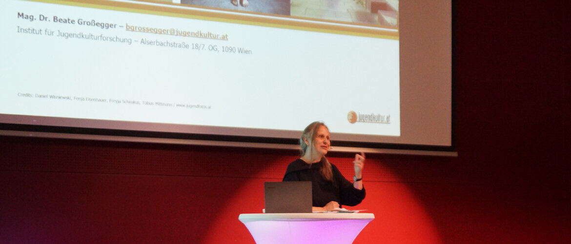 Dr-Beate-Großegger-Jugendforschung-Vortrag-Wertestudien-Generation-Z Dr. Beate Großegger hält einen Vortrag über Jugendforschung und Wertestudien zukünftiger Studierender der Generation Z an der FH Kufstein Tirol.