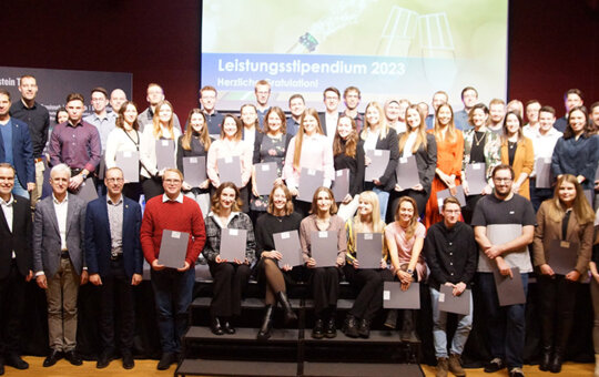 Ein besonderer Tag für 92 Studierende der FH Kufstein Tirol bei der Verleihung der Leistungsstipendien im Dezember 2023.