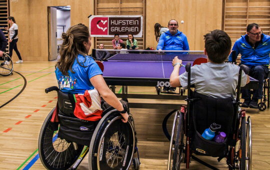 Während Kufstein24 bot der RSC Tirol im Turnsaal der Fachhochschule Rollstuhltischtennis zum Schnuppern an.