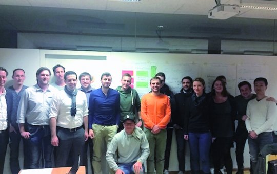 Gruppenbild der Studierenden nach der ERP-Einführung mit SAP BUSINESS ONE an der FH Kufstein Tirol 