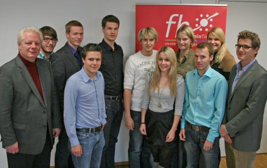 Im Bild die Projektgruppe mit Studiengangsleiter Prof. (FH) Dr. Wolfgang Klose (1. von links).