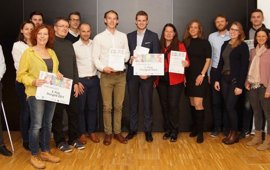 Die FinalistInnen mit der Jury des FIT4BUSINESS 2018 an der FH Kufstein Tirol