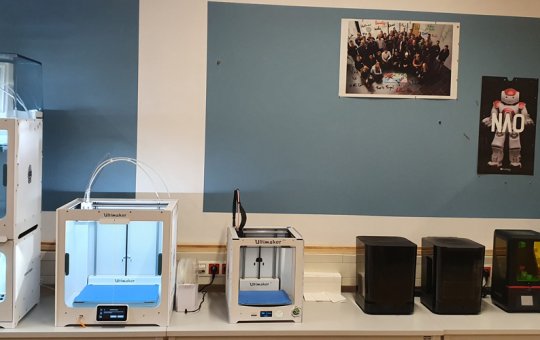 Ab kommendem Wintersemester wird sich ein Metall-3D-Drucker in die 3D-Drucker-Familie der FH Kufstein Tirol einreihen. 