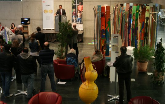 Mag. Wolfgang Richter begrüßt die Ausstellungsbesucher