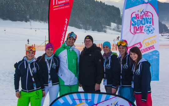 Organisationsteam des FIS World Snow Day in Söll: (v.l.): Elisabeth Stefaner, Sarah Schwaiger, Andrew Cholinski (FIS), Prof. (FH) Dr. Gereon Schmitz, Elisabeth Saller-Kraft, Teresa Kühn, Jessica Ölz