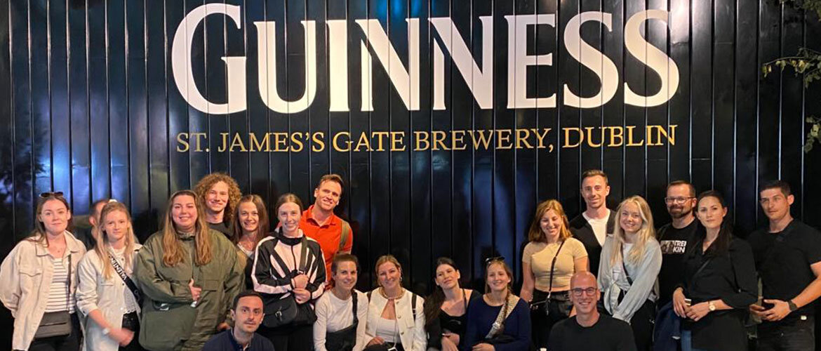 Die Studierenden besuchten auf ihrer Studienreise nach Dublin mit Studiengangsleiter Peter Dietrich unter anderem das Guinness Storehouse.