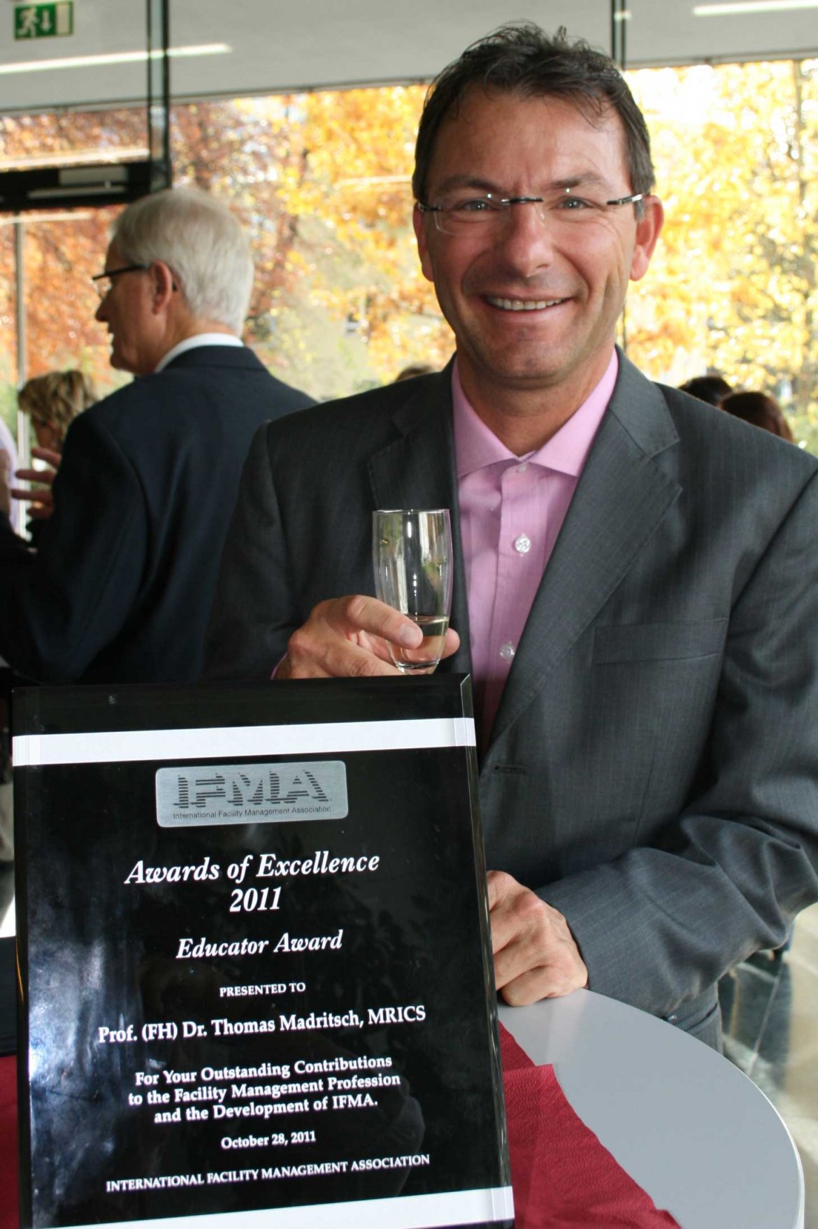 Der Geschäftsführer der FH Kufstein Tirol Madritsch wird ausgezeichnet: „Educator of  the Year“